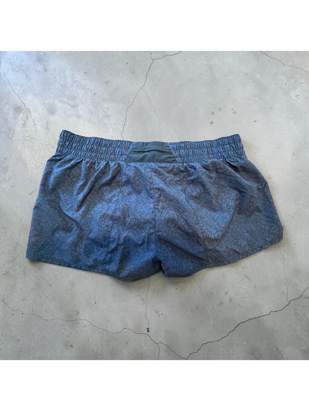 Nike women’s running shorts. Subtle dark blue pattern xl